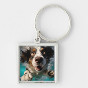 Aufgeregter Hund Schwimmt Unterwasser Design Schlüsselanhänger