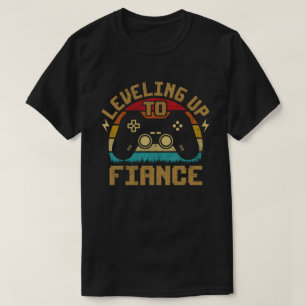 Aufgestiegen zum Verlobten Gamer Frisch Verlobtes  T-Shirt