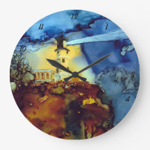 Aufgeteilter Felsen-Leuchtturm nachts