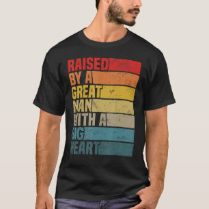 Aufgewachsen von einem großen Mann mit einem große T-Shirt