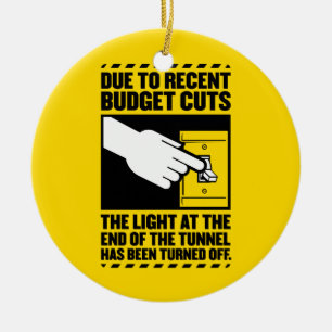 Aufgrund von Haushaltskürzungen ist das Licht am E Keramik Ornament