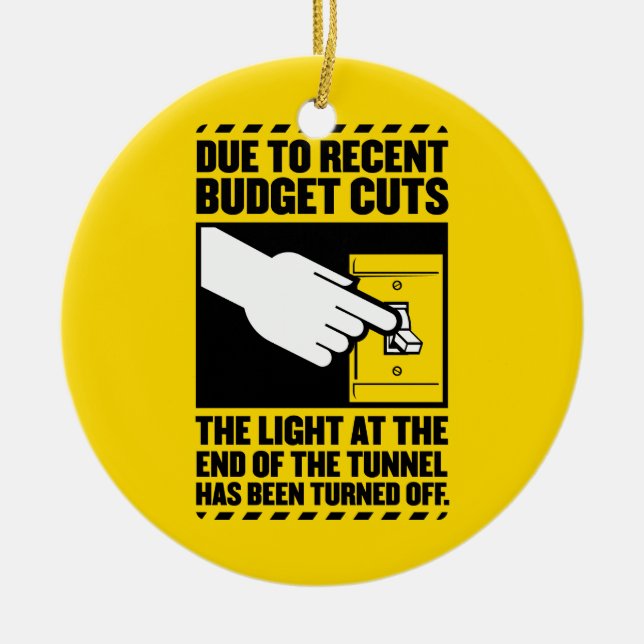 Aufgrund von Haushaltskürzungen ist das Licht am E Keramik Ornament (Vorne)