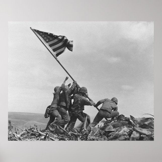 Aufheben der Flagge auf Iwo Jima durch Joe Rosenth Poster (Vorne)