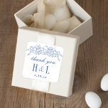 Aufkleber<br><div class="desc">Dieser hübsche Aufkleber mit Gastgeschenk Hochzeit ist mit einem handgezeichnet Blumenrahmen und Vintag inspirierter Typografie im perfekten Blau versehen. Der Look ist zeitlos und elegant,  wie ein klassisches Geschichtenbuch! Weitere Informationen finden Sie in der Auflistung ... </div>