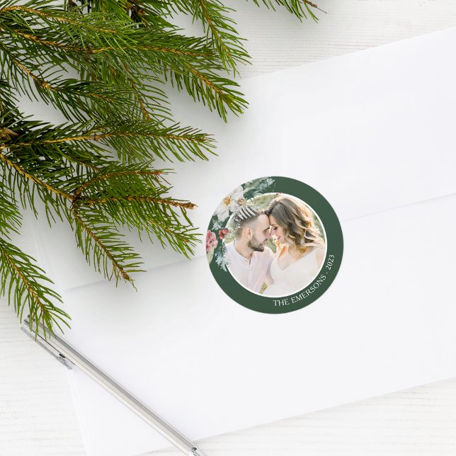 Aufkleber für grünes Weihnachtsbotanisches Foto (Green Holiday Envelope Seal Merry Christmas Watercolor Floral Botanical Berries with Photo)