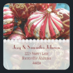 Aufkleber für Ornamenadresse<br><div class="desc">Hübsche Rot- und Goldverzierungen Adresse Aufkleber.</div>