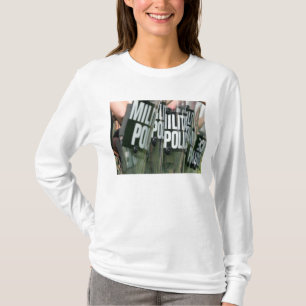 Aufstand-Kontrollenbildung T-Shirt