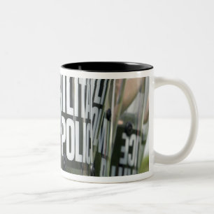 Aufstand-Kontrollenbildung Zweifarbige Tasse