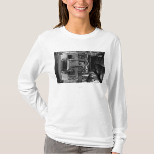 Auftrag-Gasthaus-Innenraum des Flussufers, T-Shirt
