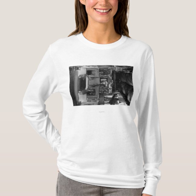 Auftrag-Gasthaus-Innenraum des Flussufers, T-Shirt (Vorderseite)
