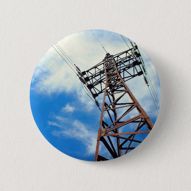 Aufwärts Ansicht diagonal zur Powerlinie und -mast Button (Vorderseite)