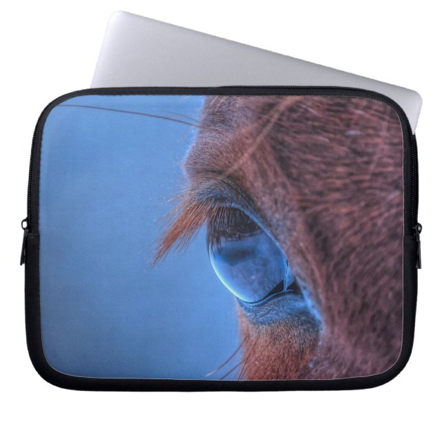 Auge des Kastanienroses PferdeEquine Foto Laptopschutzhülle (Vorderseite)