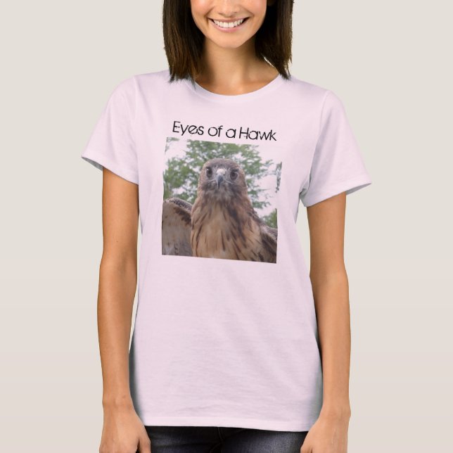 Augen eines Hawk Conservation Shirts (Vorderseite)