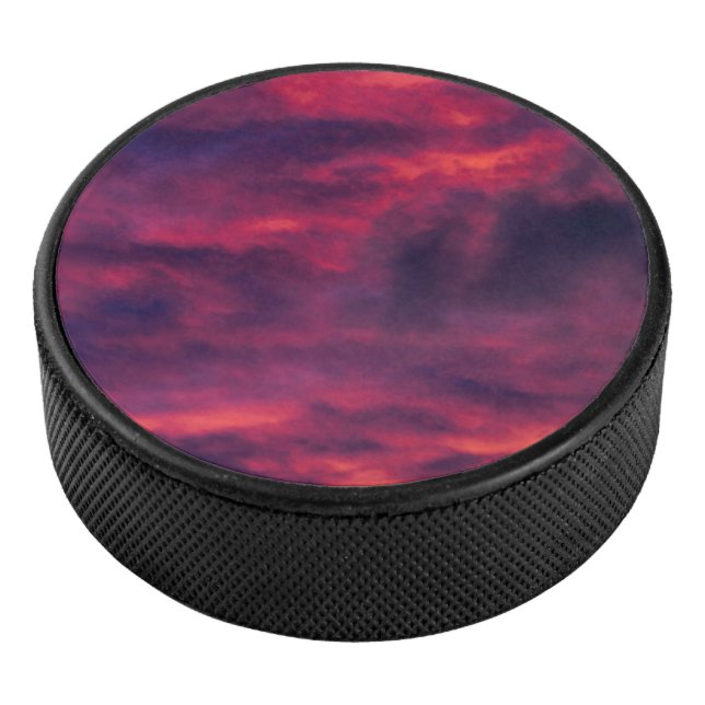 August rot eishockey puck (3/4)