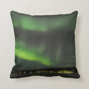 Aurora borealis im Himmel-Wurfskissen Kissen