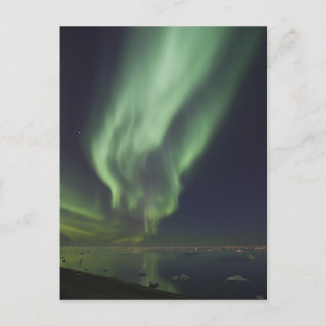 Aurora Borealis spiegelt sich im arktischen Ozean  Postkarte (Vorderseite)