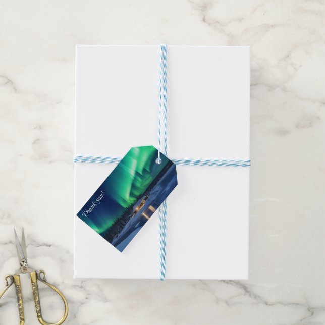 Aurora borealis über Winterkabine Geschenkanhänger (Mit Garn)