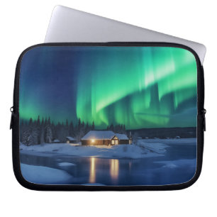 Aurora borealis über Winterkabine Laptopschutzhülle