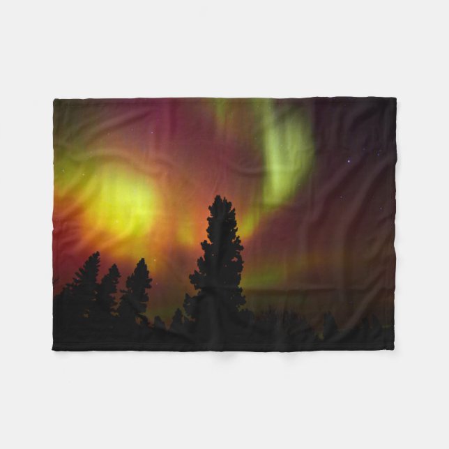 Aurora Borealis und Bäume Fleecedecke (Vorderseite (Horizontal))