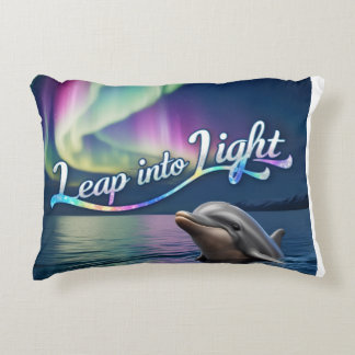 Aurora Dolphin: Sprung ins Licht Dekokissen