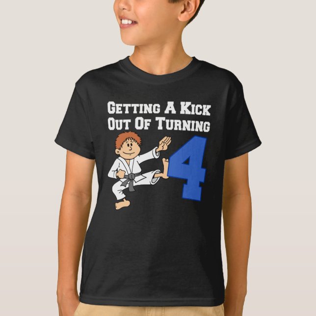 Aus 4 Karate-Themen heraus T-Shirt (Vorderseite)