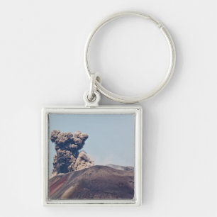 Aus dem aktiven Vulkan Anak Krakatau entfliehendes Schlüsselanhänger