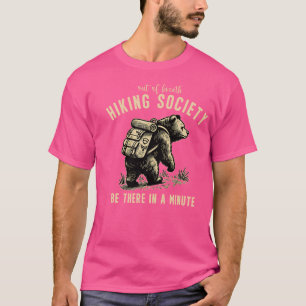 Aus dem Atem wandernde Gesellschaft Bären in einem T-Shirt