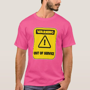 Aus dem Dienst gedrängter, nicht funktionierender  T-Shirt