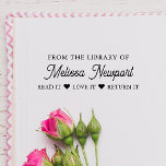 AUS DER BIBLIOTHEK DES LESENS IT-LIEBE ZURÜCKGEGEB GUMMISTEMPEL<br><div class="desc">Briefmarke aller Bücher mit Ihrem Namen oder benutzerdefinierten Text,  um die Kreditnehmer wissen,  wo sie das Buch zurückgeben und helfen,  zufälligen Buchdiebstahl zu verhindern. Der Text "Aus der Bibliothek" und "Liebe lesen,  die sie zurückgeben" können beide geändert werden,  wenn gewünscht; Ihren Namen für eine persönliche Touch hinzufügen</div>