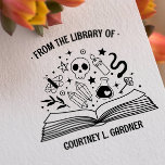 AUS DER BIBLIOTHEK IHRES NAMENS MAGIC BOOK GUMMISTEMPEL<br><div class="desc">Funny und Chemistry inspiriert Buchzeichen BRIEFMARKE mit Ihrem personalisierten Namen, ideal, um eine persönliche Touch zu Ihrer Lieblingsbuchsammlung hinzuzufügen. Das Buchzeichen zeigt oben eine anmutig gekrümmte Aufschrift "From the Library of", eine atemberaubende Abbildung eines geöffneten Zauberbuchs mit Blume und Blätter, Schädel, Stern, Schlange und Tränke, Ersetzen Sie den Namen unter...</div>
