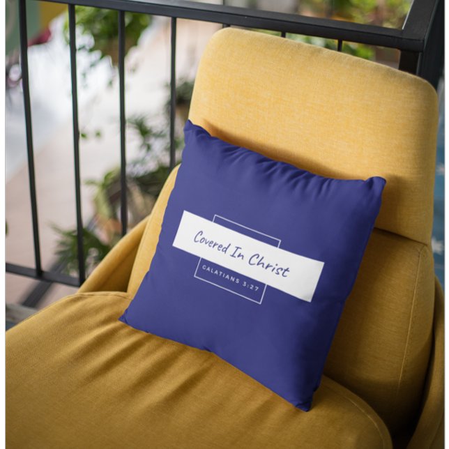 Aus der Kiste mit dem Kissen des Christ Throw (Von Creator hochgeladen)