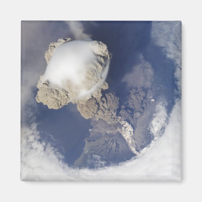 Ausbruch des Vulkans Sarychev Magnet (Vorne)