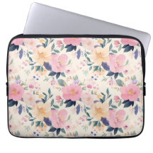 Ausgeklügelte Blumenblüten in Aquarellfarben
