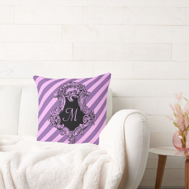 Ausgeklügelter rosa Streifen Mit Monogramm Kissen (Liege)