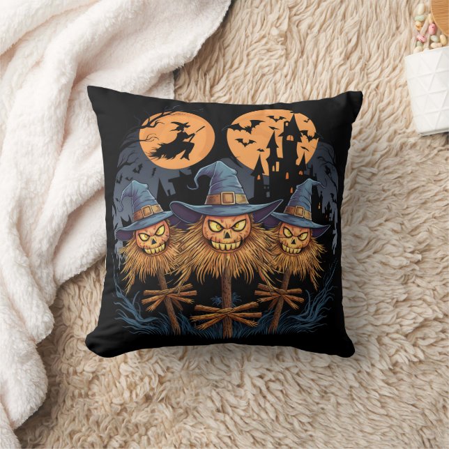Ausgelassene Halloweenschrecken unter Vollmond Kissen (Decke)