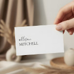 Ausgereifte trendy Girly Script Minimal White Visitenkarte<br><div class="desc">In der beruflichen Vernetzungslandschaft ist eine Visitenkarte mehr als nur ein Kanal für den Austausch von Kontaktinformationen; sie ist eine greifbare Erweiterung Ihrer Marke. Unsere minimalistischen Visitenkarten mit zwei Schriftart verkörpern diese Mischung aus Identität und Eleganz, zugeschnitten auf kleine Unternehmer, Haarstylisten, Make-up-Künstler, Berater und eine Vielzahl anderer Fachleute, die sich...</div>