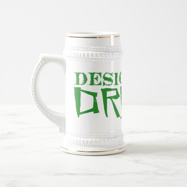 Ausgewiesener Betrunkener Bierstein Bierglas (Links)
