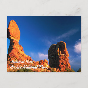 Ausgewogener Rock bei Sonnenuntergang Postkarte