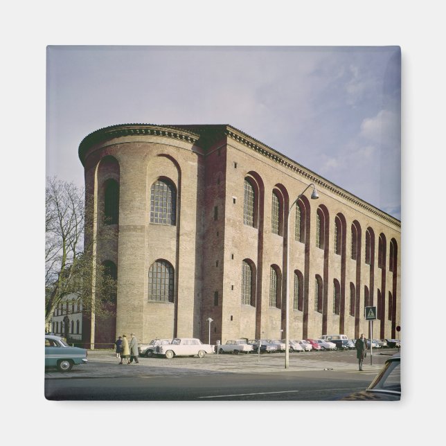 Außenansicht der Aula Palatina, Baujahr c.310 Magnet (Vorne)