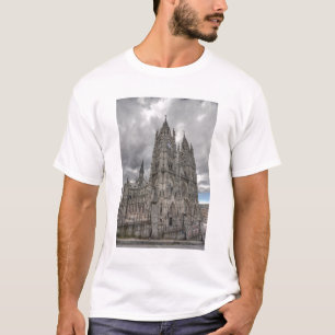 Außenansicht der Basilika in Quito, Ecuador T-Shirt