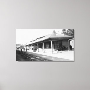 Außenansicht der Colfax Bahnstation Leinwanddruck
