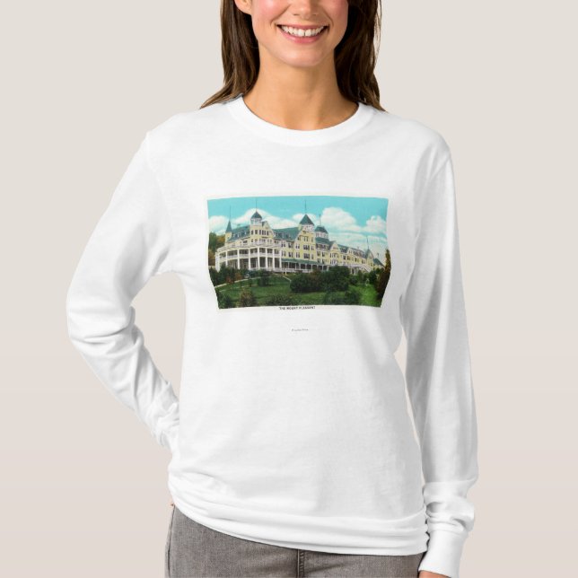 Außenansicht des Berg-angenehmen Hotels T-Shirt (Vorderseite)