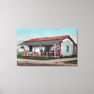 Außenansicht von einem alten Adobe HomeVentura, C Leinwanddruck