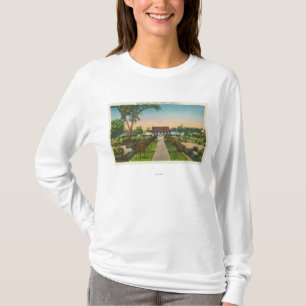 Außenansicht von Hoopes arbeitet Verein-Haus im T-Shirt