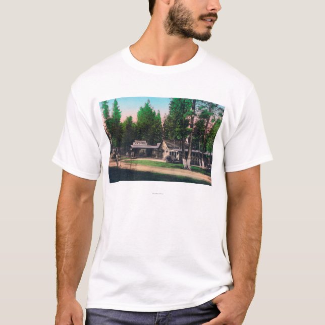 Außenansicht von Loch- Lomonderholungsort T-Shirt (Vorderseite)