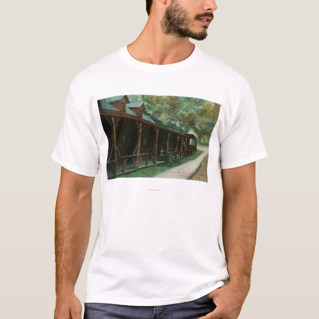Außenansicht von Taverne und von Fahrbahn Fitchs T-Shirt (Vorderseite)