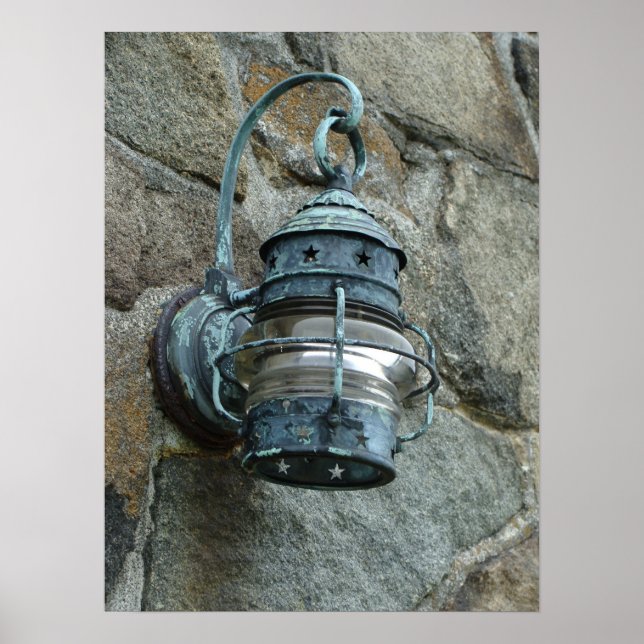 Außenleuchte an der Steinwand Poster (Vorne)