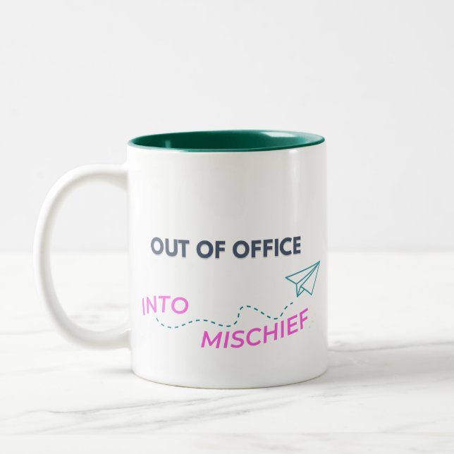 Außerhalb des Amtes. Into Mischief Zweifarbige Tasse (Links)