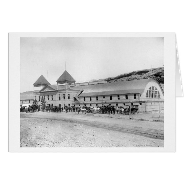 Außerhalb des größten Schwimmbades (Vorderseite (Horizontal))