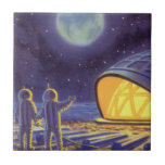 Außerirdischen zur Vintagen Science Fiction auf de Fliese<br><div class="desc">Vintage Illustration futuristische Science Fiction Außerirdischen und Roboter im Weltraumbild. Ein klassisches Comic-Buch-Design mit freundlichen Alien-Astronauten auf einem fremden Planeten oder Mond auf einer Raumstation, die auf der Erde herauf und winkt. Sterne funkeln am Nachthimmel.</div>
